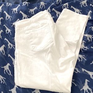 EUC 16W white Kut From the Kloth Boyfriend Jeans